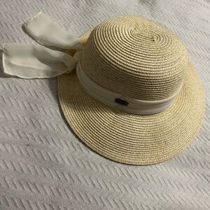 Sun’ n’ sand woman’s straw beach hat with white scarf tie